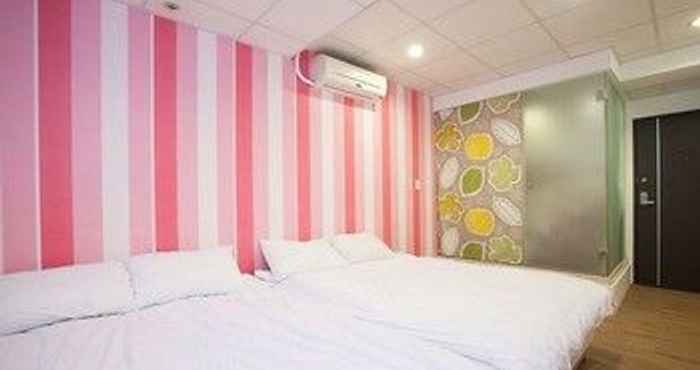 Bedroom i-GoGo Colorful Hostel
