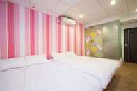Bedroom i-GoGo Colorful Hostel