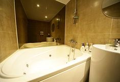 Lain-lain 5 Sheel Hotel