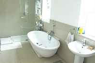 Toilet Kamar Russell House