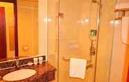 Toilet Kamar 2 GreenTree Inn ShangHai JingAn XinZha Road Business Hotel