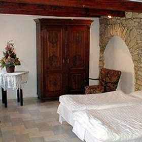 The Golden Tree 1, Khách sạn Jinonice