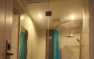 Toilet Kamar 3 Life Adamo Boutique Hotel