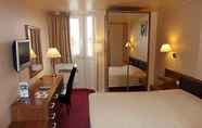 Bedroom 4 Comfort Hotel Villepinte Sevran