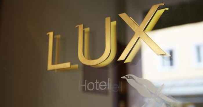 Bangunan Hotel Lux