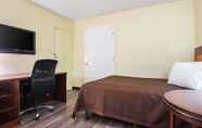 Bedroom 5 Rodeway Inn Kissimmee Maingate West (FORMERLY Motel 6 Orlando Kissimmee Main Gate West