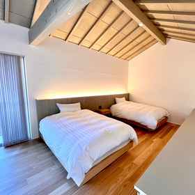 Oppo1 , 飯店野矢站