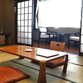 คาเซโคดาชิ โนะ คาวาเบะ ชิเมคัง 1, โรงแรม & ที่พัก Kayasan