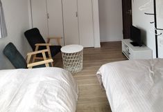 Others 4 Guesthouse Senba