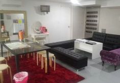 Lobby 6 Hannahil Praise