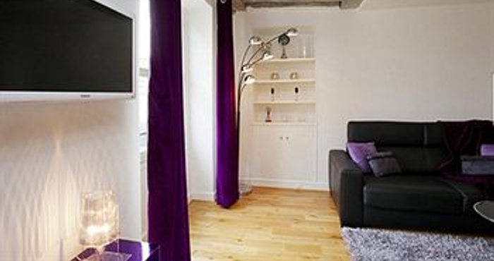 Bedroom In The Heart Of Paris