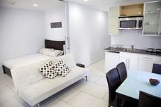 ห้องนอน United Nations Apartment Hotel