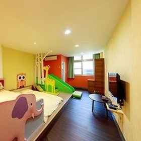 ミュージックホール2ビルネスト 1, アナンホテル