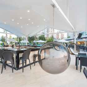 クラブファルコン 1, BedBankGlobalSoftwareホテル