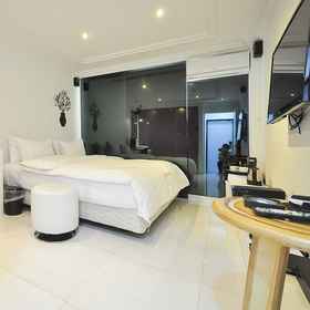 Hotel Diva 1, Hotel Gyomun Bangjeonghwan Library