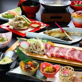 Yujuku Onsen Taiyokan1 , 飯店雪山赞歌碑