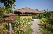 Kolam Renang 2 Wareerak Hot Spring Retreat