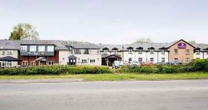 Bedroom Premier Inn Cardiff West