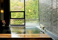 Others 7 Hakone Nanase