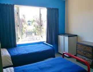 Bedroom 2 Kiwi Group Accommodation - Barlow - Hostel