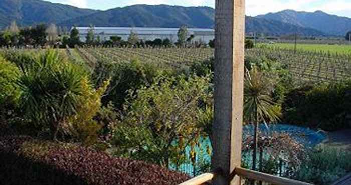 Nearby View and Attractions Stonehaven Vineyard Homestay