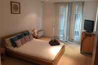 Phòng tắm bên trong London Embankment Apartment