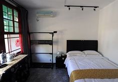 Bedroom 7 Liuhe Courtyard Hotel