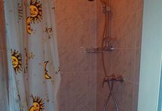 Bilik Mandi dalam Bilik 5 Anlema Hostel