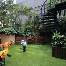 Siri Sathorn Hotel 1, Hotel Frans