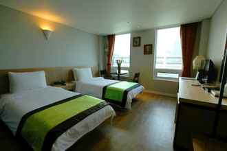 Lobi 4 Castle Beach Tourist Hotel