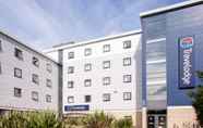 Exterior 2 Travelodge London Kew Bridge