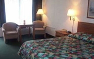 Swimming Pool 4 Days Inn London