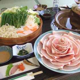 Tennen Onsen Ishimichi1 , 飯店Shot Bar Moemon