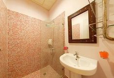 In-room Bathroom 5 Ya Yun Hostel