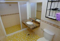 In-room Bathroom 7 Ya Yun Hostel