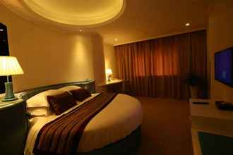 Kamar Tidur Ray Gine Hotel