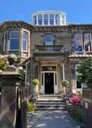 EXTERIOR_BUILDING Claremont House