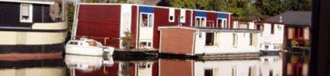 Bangunan Houseboat Under The Mill