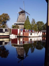 Bangunan Houseboat Under The Mill