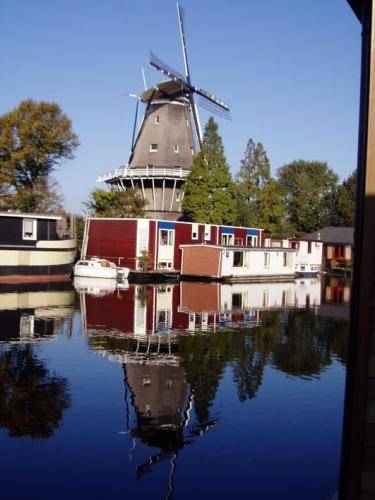 Houseboat under the Mill