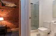 In-room Bathroom 7 Manchester Arena Apartments