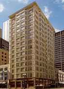 BEDROOM Staypineapple, An Iconic Hotel, The Loop Chicago (formerly Hotel Burnham, a Kimpton Hotel)