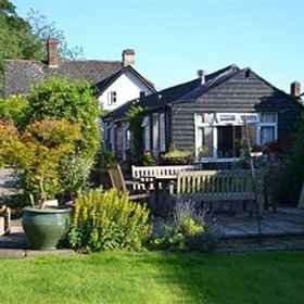 Wisteria Cottage B&B1 , 飯店索尔兹伯里古城