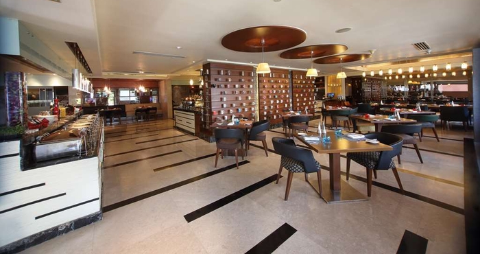 Luar Bangunan Gokulam Grand Hotel & Spa (formerly Movenpick Hotel And Spa Bangalore)