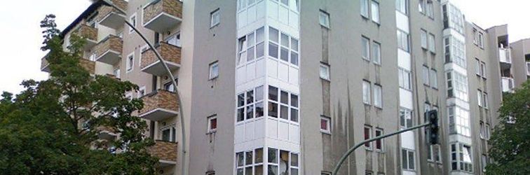 Exterior Amary City Residence