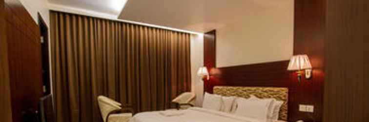 Luar Bangunan Hotel Crystal Towers