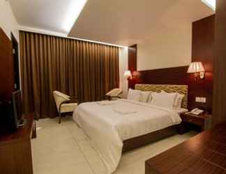 Bangunan 2 Hotel Crystal Towers