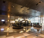 Bar, Cafe and Lounge 6 Holiday Inn New Delhi Int'l Airport