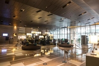 บาร์ คาเฟ่ และเลานจ์ Holiday Inn New Delhi Int'l Airport