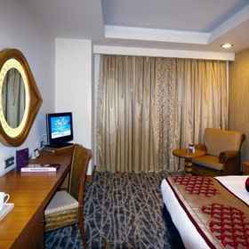 Royal Dragon Hotel 1, Dragon Bar 호텔